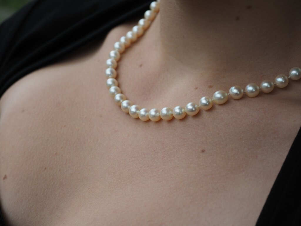 Small Pearl Necklace Designs in Gold